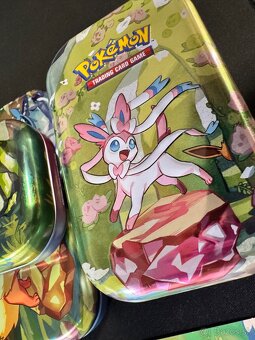 Prismatic Evolutions - 8x Mini Tins + 8x Mince + 8x Art - 10