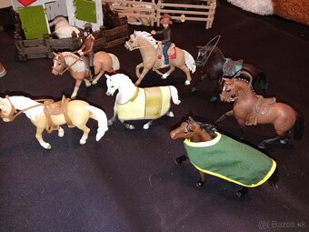 Schleich kone, zvierata, ohrady, boxy, auto, prives - 10