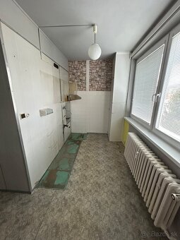 Predám 3 izbový byt s balkónom v centre v os. vlastníctve - 10