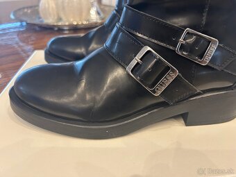 GUESS kožené čižmy - 10