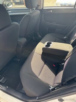 Mitsubishi Lancer 1,5 - 10