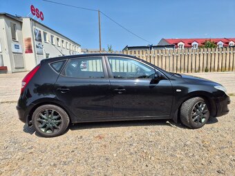Predám Hyundai i30 2.0 benzín - 10