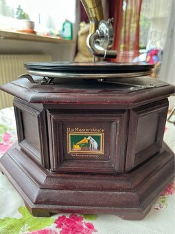HMV gramofón – originál, plne funkčný, rarita pre zberateľov - 10