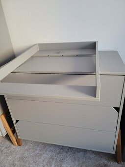 Postielka a komoda Bellamy Lotta sivá - 10