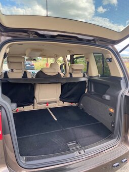 Volkswagen Touran - 10