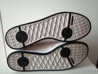 LACOSTE - 10