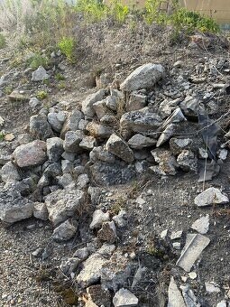 Darujem suť za odvoz LC - 10