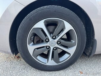 TOP STAV - Hyundai i30 CW 1.6i CRDi VGT GO, IBA 75900 km - 10