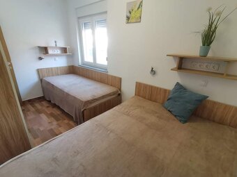 Chorvátsko pekný dvojspálňový apartmán prvý rad pri mori - 10