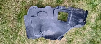 Mercedes W236 C253 W253 - podblatnik maska lem - 10