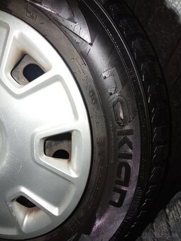 Predám zimnú sadu pneumatík 195/65 R15 rozteč 5x108 ford - 10