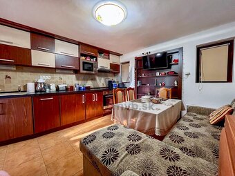 ZREKONŠTRUOVANÝ MODERNÝ VÍKENDOVÝ DOM S VÍNNOU PIVNICOU - 10