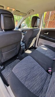 KIA Cee'd 1.6CRDi hatchback - 10