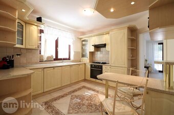 REZERVOVANÉ / RODINNÝ DOM na PREDAJ - Nová Dubnica - 1907m² - 10