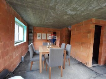 REZERVOVANÉ 2 podlažný rod.dom, hrubá stavba, 116m2, pozemok - 10