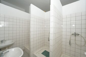 Pezinok- objekt s výrobnou halou, skladom a kancelárie..... - 10