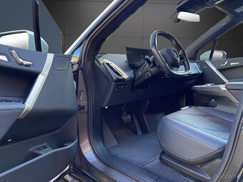 BMW iX 50 xDrive, Sport, Skylounge, DPH, SOH 96.3% - 10