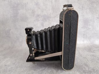 Starý měchový fotoaparat KODAK JUNIOR 620 + pouzdro - 10