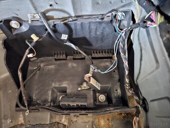 Rozpredám Jaguar XF 2.7d 152kw - 10