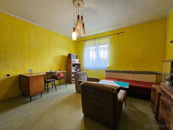 Veľký RD s 2 bytovými jednotkami na rovinatom 1973m2 pozemku - 10