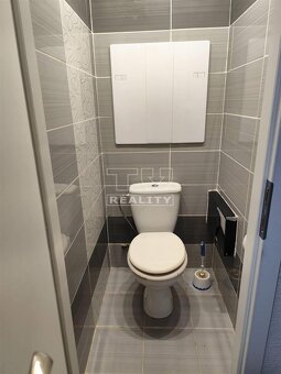 Krásne zrekonštruovaný 4-izbový byt s panoramatickým... - 10