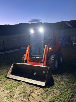 Šmykom riadený nakladač Locust 753 - 10