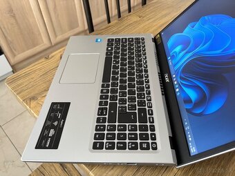 15.6"/Acer/Notebook/4GB RAM DDR5/128GB NVMe SSD/Intel HD 2G - 10