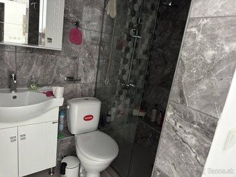 Priestranný a svetlý dvojizbový apartmán v jednej z najobľúb - 10