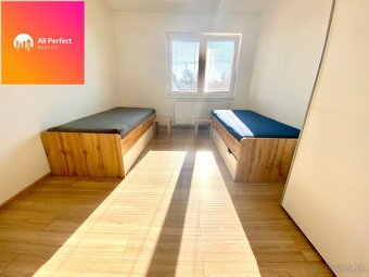 Priestranný zariadený 4-izbový byt s veľkou loggiou, balkóno - 10