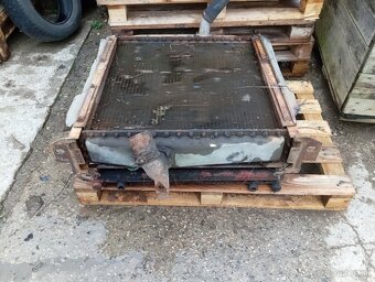 BULDOZER T130 CHLADICE A HYDRAULICKE VALCE - 10