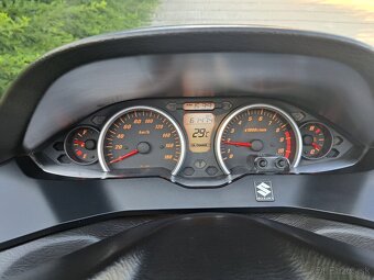 Suzuki Burgman 400 K7 - 10