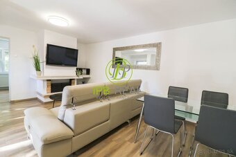 Pekný 7-izbový kompletne zariadený rodinný dom s garážou s v - 10