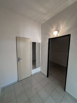 Obchodné priestory v centre mesta Sereď 30m2 - 10