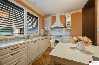 REB.sk Predaj 6 izbový dom,192 m2 ,pozemok 221 m2, pri Polus - 10