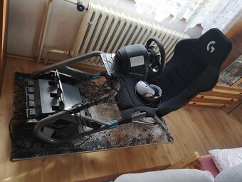 Volant s pedálmi, sedačka, VR okuliare - 10