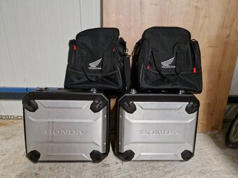 Honda Africa Twin CRF 1000L r,v. 2016, manuál, 2majiteľ - 10