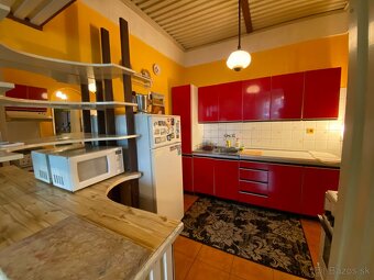 Trojizbový rodinný dom v širšom centre mesta Lučenec - 10