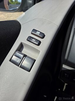 Toyota Yaris 1.3 T 3D - 10