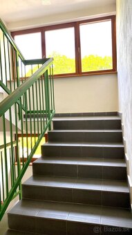 Väčší 1 izb. byt 40 m2 + balkón, pod lesom ul. Adlerova, Fur - 10