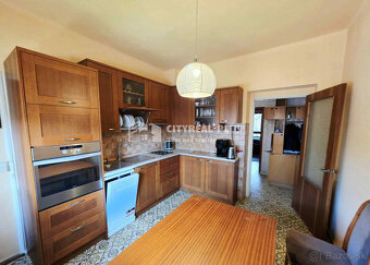 Na predaj dvojposchodový rodinný dom v meste Nové Zámky - 10