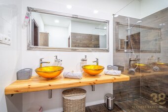 Dva priestranné apartmány v centre Popradu - 10