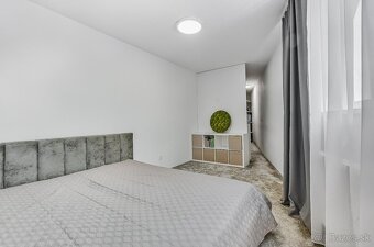 NA PREDAJ 2-izbový klimatizovaný byt s terasou - 10