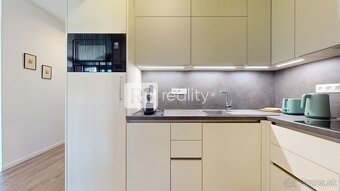 Na prenájom 2 izbový byt 45 m2 + terasa 15 m2 + 30 m2 predzá - 10