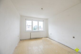Pekný 4 izbový byt Sebedražie lodžia vlastné kúrenie - 10