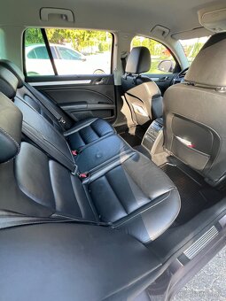 Škoda Superb Combi 1.6 TDI, full výbava, koža, 2 sady kolies - 10