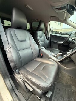 Volvo XC60 D4 AWD TOP VÝBAVA SERVIS - 10