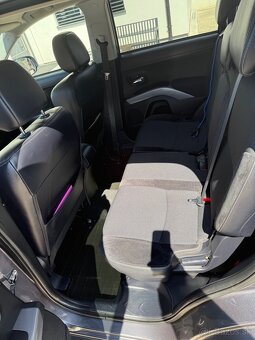 Mitsubishi Outlander SUV - 10