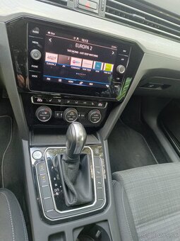 Volkswagen Passat 2,0 TDI 140kw, nezávislé, matrix atd - 10