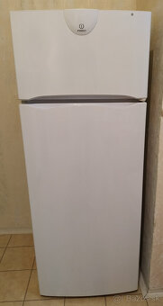 Chladnička s mrazničkou Indesit - 10