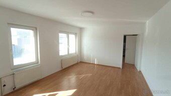 Od júna: 3-izbový nebytový priestor (80m2) na Športovej - 10